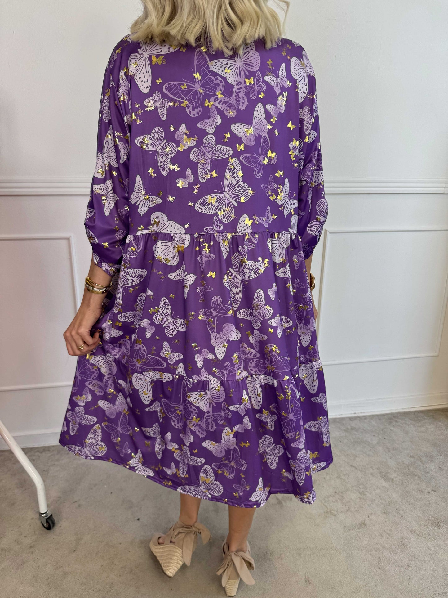 Milano Butterfly Midi - Elastisk kjole med sødt sommerfugleprint og A-facon
