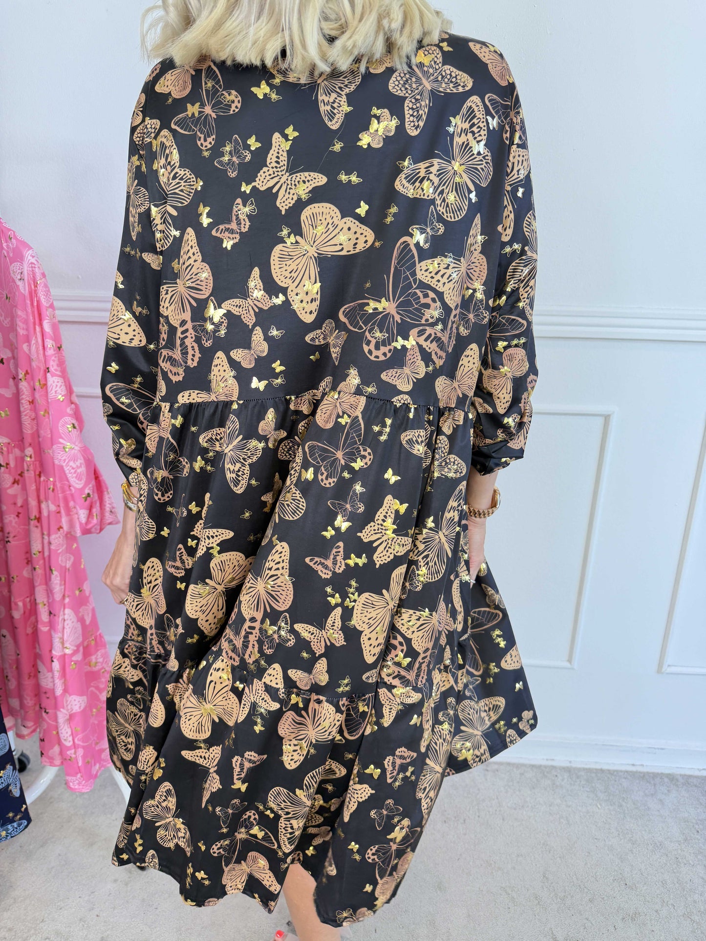 Milano Butterfly Midi - Elastisk kjole med sødt sommerfugleprint og A-facon